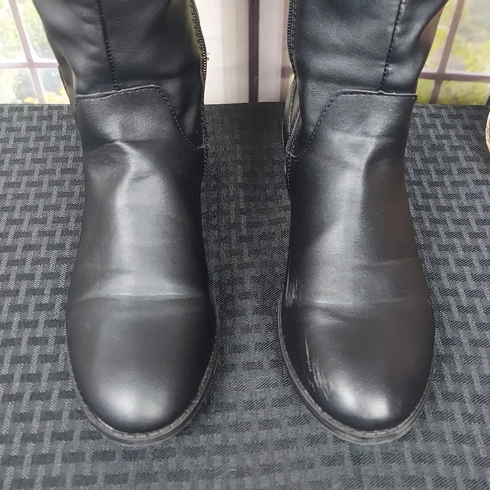 KAREN SCOTT DELIEE 2 FAUX LEATHER KNEE HIGH RIDING BOOTS